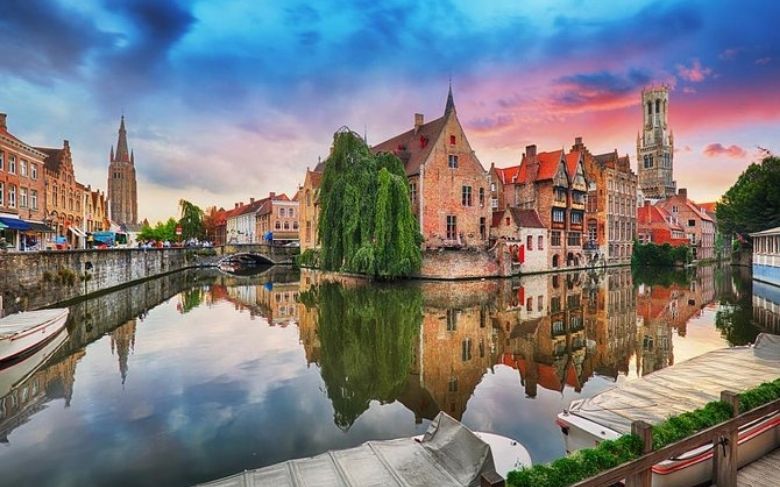 I canali e il campanile di Bruges Belgio